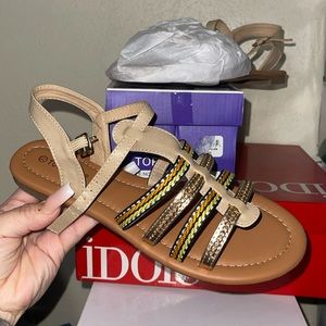 Juniors Sandals Size 7.5